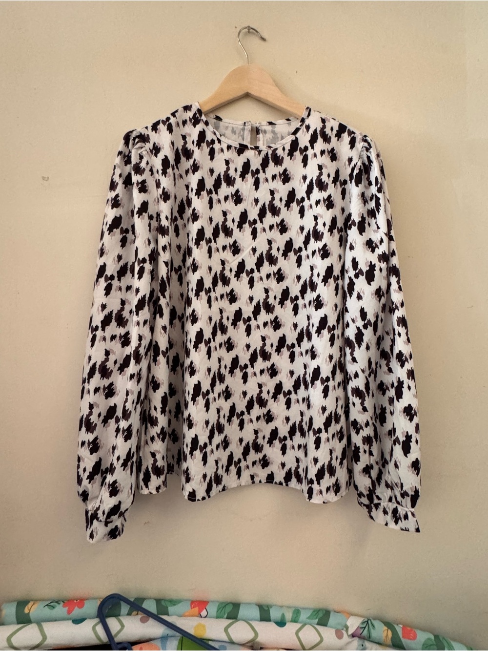 SHEIN Black and White Animal Print Puff-Sleeve Blouse